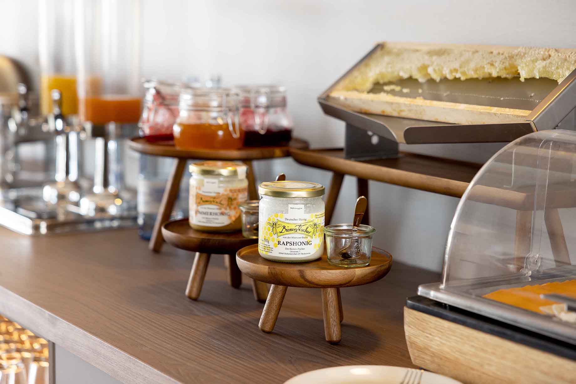 Frühstücksbuffet im Marina Café am Meer